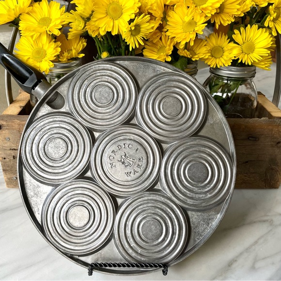 Nordic Ware•Silver Dollar Waffle Griddle w/ Handle•Make 7, 3”Waffles at Once!🧇 - Picture 8 of 15